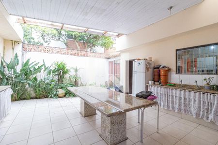 Casa à venda com 400m², 6 quartos e 6 vagas Casa à venda com 400m², 6 quartos e 6 vagasQuintal