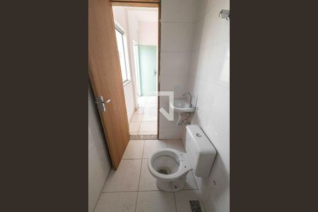 Banheiro de kitnet/studio para alugar com 1 quarto, 23m² em Dona Clara, Belo Horizonte