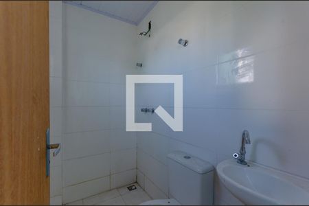 Banheiro de kitnet/studio para alugar com 1 quarto, 23m² em Dona Clara, Belo Horizonte