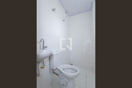 Banheiro social de kitnet/studio para alugar com 1 quarto, 23m² em Dona Clara, Belo Horizonte