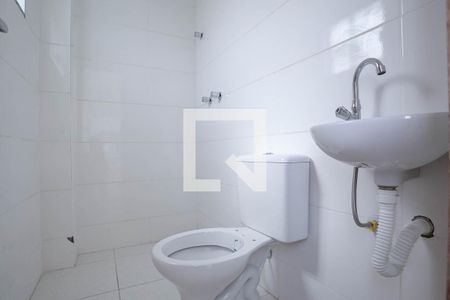 Banheiro social  de kitnet/studio para alugar com 1 quarto, 23m² em Dona Clara, Belo Horizonte