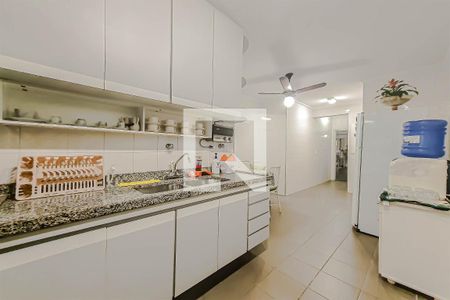 Apartamento para alugar com 276m², 4 quartos e 2 vagas Apartamento para alugar com 276m², 4 quartos e 2 vagasCozinha - Armários