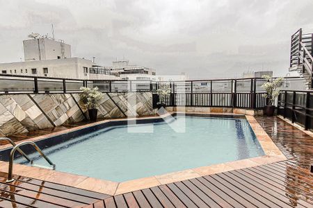 Apartamento para alugar com 276m², 4 quartos e 2 vagas Apartamento para alugar com 276m², 4 quartos e 2 vagasÁrea comum - Piscina