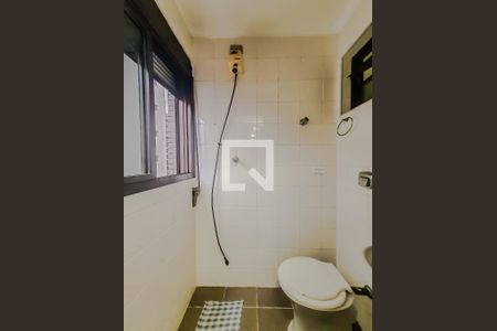 Apartamento para alugar com 276m², 4 quartos e 2 vagas Apartamento para alugar com 276m², 4 quartos e 2 vagasBanheiro de Serviço