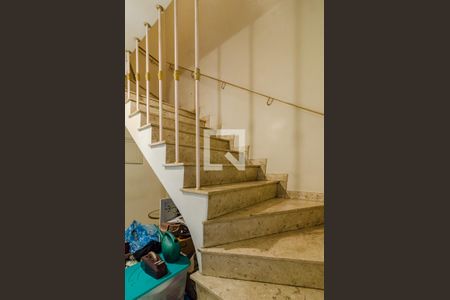 Escada de casa à venda com 3 quartos, 250m² em Vila Madalena, São Paulo