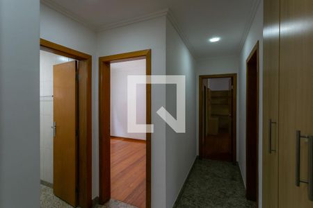 Corredor de apartamento à venda com 4 quartos, 250m² em Castelo, Belo Horizonte