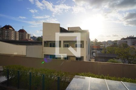 Sala - Vista de apartamento à venda com 3 quartos, 76m² em Santa Maria Goretti, Porto Alegre