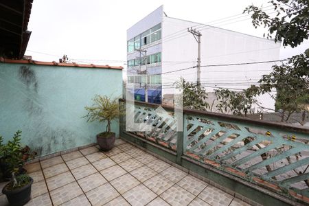 Varanda de casa à venda com 3 quartos, 98m² em Jardim Eliane, São Paulo