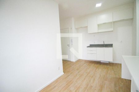 sala / cozinha de apartamento para alugar com 2 quartos, 35m² em Parada Inglesa, São Paulo