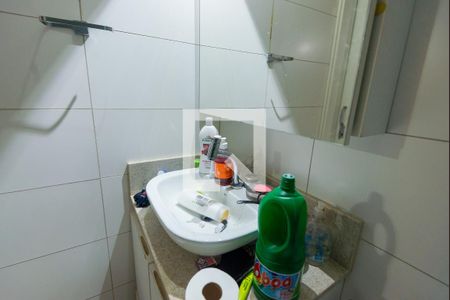 Banheiro de apartamento à venda com 2 quartos, 70m² em Cavalhada, Porto Alegre