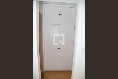 Armário - Corredor de apartamento para alugar com 1 quarto, 63m² em Jardim Paulista, São Paulo
