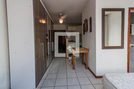 Quarto de apartamento para alugar com 1 quarto, 30m² em Kobrasol, São José