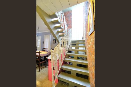 Escada de casa à venda com 3 quartos, 110m² em Vila Lucinda, Santo André