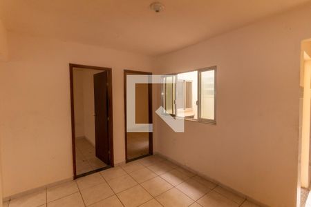 Sala de casa para alugar com 2 quartos, 85m² em Marechal Hermes, Rio de Janeiro