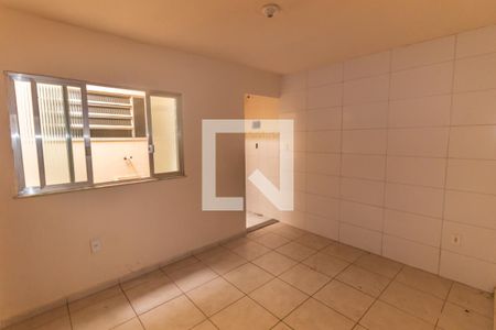 Sala de casa para alugar com 2 quartos, 85m² em Marechal Hermes, Rio de Janeiro