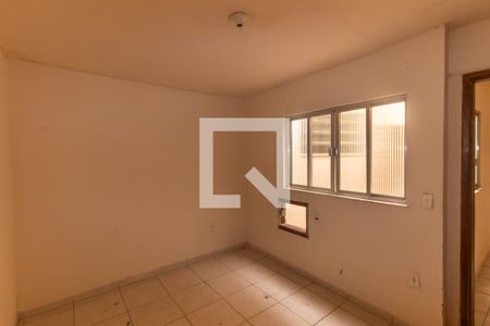 Quarto 2 de casa para alugar com 2 quartos, 85m² em Marechal Hermes, Rio de Janeiro