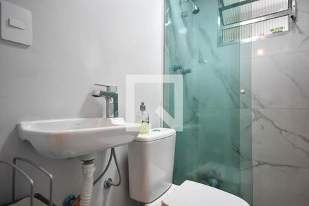 Banheiro do corredor de apartamento para alugar com 2 quartos, 68m² em Vila Andrade, São Paulo