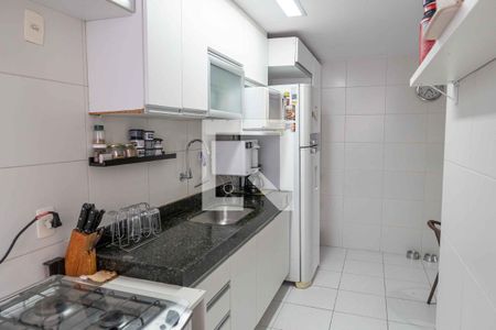 Apartamento à venda com 120m², 3 quartos e 2 vagas Apartamento à venda com 120m², 3 quartos e 2 vagasCozinha e Área de Serviço