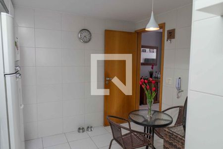 Apartamento à venda com 120m², 3 quartos e 2 vagas Apartamento à venda com 120m², 3 quartos e 2 vagasCozinha e Área de Serviço