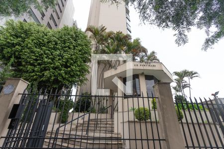 Apartamento para alugar com 120m², 3 quartos e 2 vagas Apartamento para alugar com 120m², 3 quartos e 2 vagasFachada do Condomínio