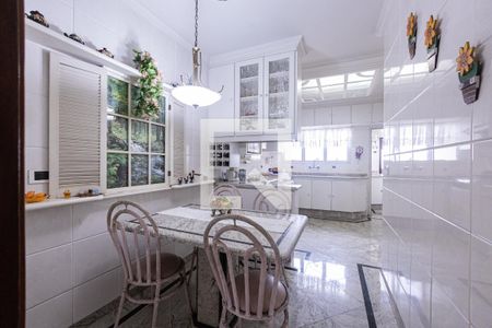 Apartamento à venda com 167m², 4 quartos e 3 vagas Apartamento à venda com 167m², 4 quartos e 3 vagasCozinha