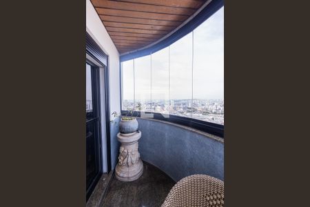 Apartamento à venda com 167m², 4 quartos e 3 vagas Apartamento à venda com 167m², 4 quartos e 3 vagasVaranda Sala de TV