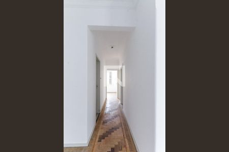 Corredor de apartamento à venda com 3 quartos, 87m² em Santa Cecília, Porto Alegre