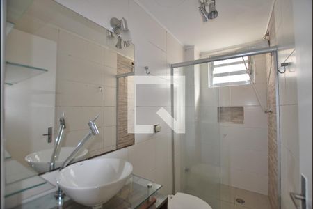 Banheiro de apartamento à venda com 1 quarto, 44m² em Azenha, Porto Alegre