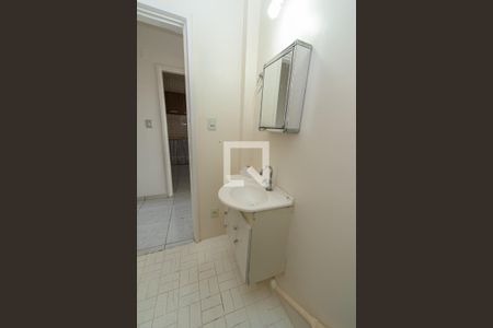 Banheiro de apartamento à venda com 1 quarto, 44m² em Centro, Campinas