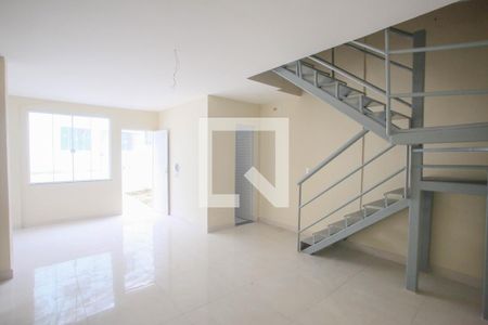 Sala de casa para alugar com 2 quartos, 108m² em Taquara, Rio de Janeiro