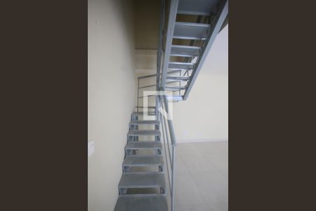 Escada de casa para alugar com 2 quartos, 108m² em Taquara, Rio de Janeiro