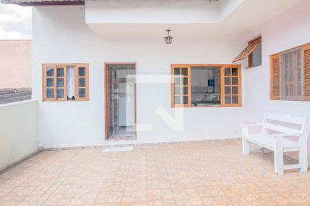 Casa à venda com 160m², 2 quartos e 4 vagas Casa à venda com 160m², 2 quartos e 4 vagasQuintal