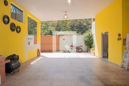 Casa à venda com 160m², 2 quartos e 4 vagas Casa à venda com 160m², 2 quartos e 4 vagasGaragem
