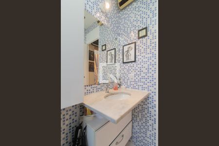 Banheiro de apartamento à venda com 1 quarto, 41m² em Vila Nova, Porto Alegre