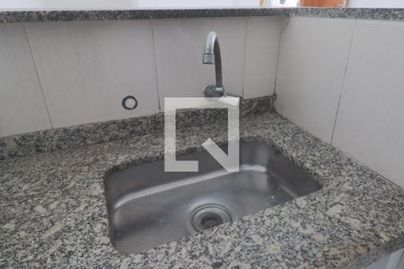 Cozinha de apartamento para alugar com 1 quarto, 45m² em Vila Canero, São Paulo