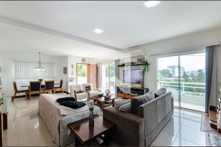 Sala de casa de condomínio para alugar com 5 quartos, 250m² em Charitas, Niterói