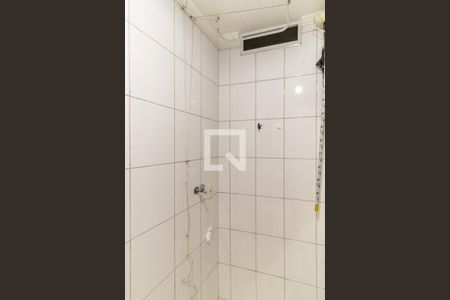 Banheiro de kitnet/studio para alugar com 1 quarto, 29m² em República, São Paulo