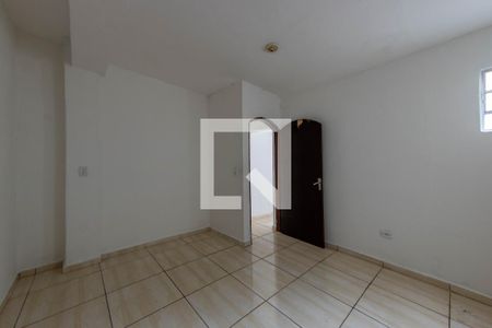 Quarto 2 de casa para alugar com 2 quartos, 50m² em Vila Lucia, São Paulo