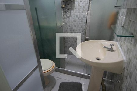 Banheiro de kitnet/studio para alugar com 1 quarto, 20m² em Copacabana, Rio de Janeiro