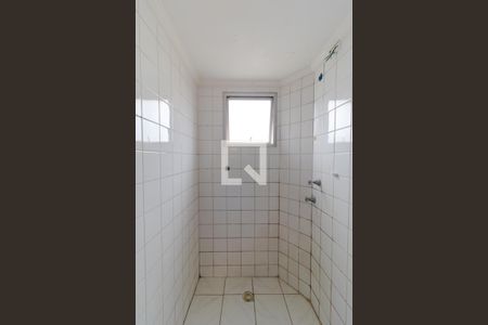 Banheiro de apartamento à venda com 2 quartos, 46m² em Vila Pompéia, Campinas