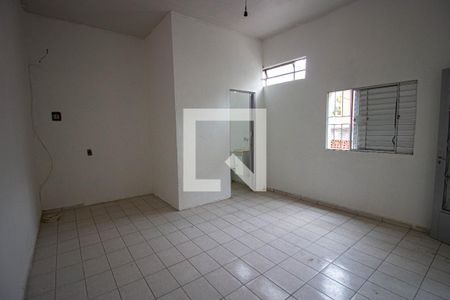 Quarto  de casa à venda com 3 quartos, 200m² em Vila Carmosina, São Paulo