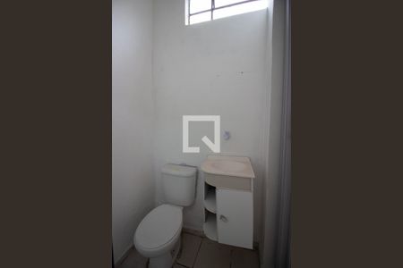 Banheiro de casa à venda com 3 quartos, 200m² em Vila Carmosina, São Paulo