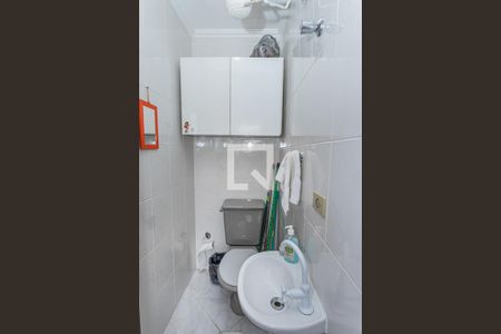 Banheiro de serviço de apartamento à venda com 3 quartos, 156m² em Vila São Vicente, São Paulo