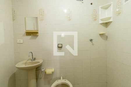 Banheiro Social de kitnet/studio para alugar com 1 quarto, 18m² em Santa Quiteria, Curitiba