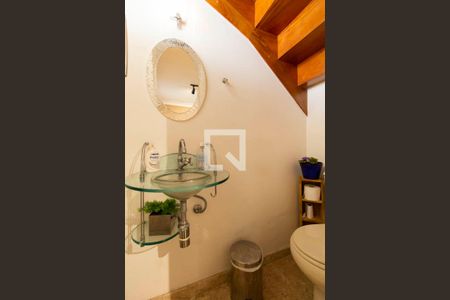 Lavabo de casa de condomínio para alugar com 3 quartos, 145m² em Vila Pierina, São Paulo