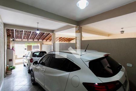 Casa à venda com 220m², 2 quartos e 2 vagas Casa à venda com 220m², 2 quartos e 2 vagasGaragem