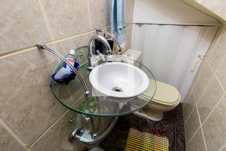 Casa à venda com 220m², 2 quartos e 2 vagas Casa à venda com 220m², 2 quartos e 2 vagasLavabo