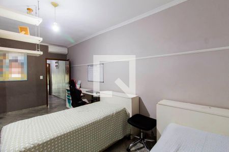 Casa à venda com 220m², 2 quartos e 2 vagas Casa à venda com 220m², 2 quartos e 2 vagasQuarto