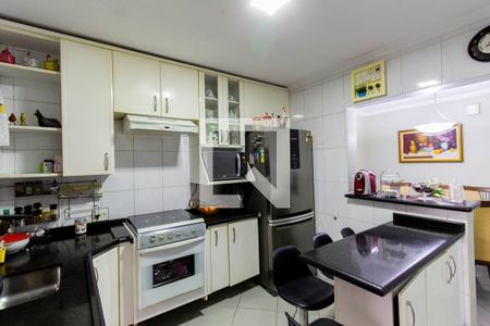 Casa à venda com 220m², 2 quartos e 2 vagas Casa à venda com 220m², 2 quartos e 2 vagasCozinha