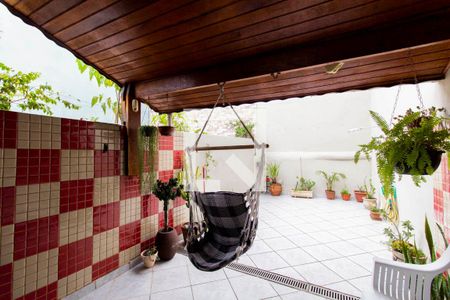 Casa à venda com 220m², 2 quartos e 2 vagas Casa à venda com 220m², 2 quartos e 2 vagasÁrea Externa